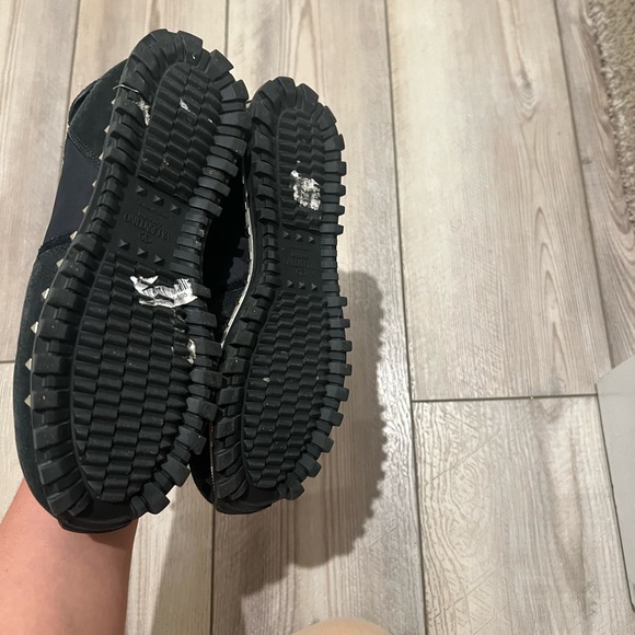 Sneakers - Picture 2 of 4